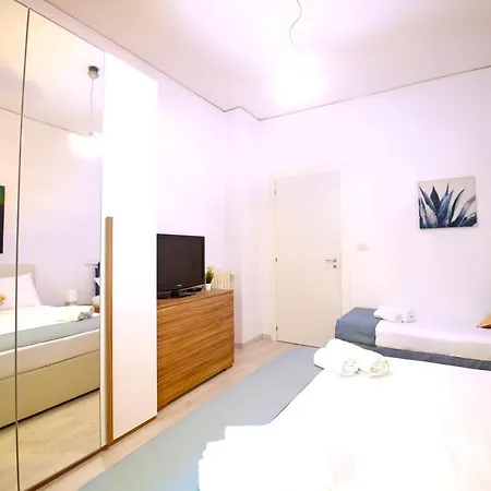 Apartment Hostly - Vittoria House - Near The Center With Private Parking *