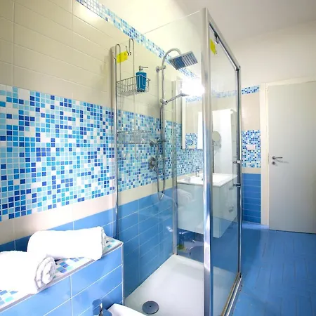 Apartment Hostly - Vittoria House - Near The Center With Private Parking Naples