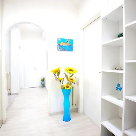 Hostly - Vittoria House - Near The Center With Private Parking Apartment Naples