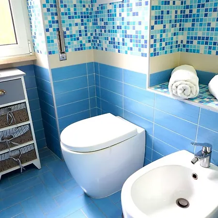 Hostly - Vittoria House - Near The Center With Private Parking Naples