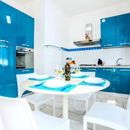 Apartment Hostly - Vittoria House - Near The Center With Private Parking