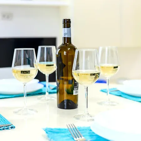 Hostly - Vittoria House - Near The Center With Private Parking * Naples