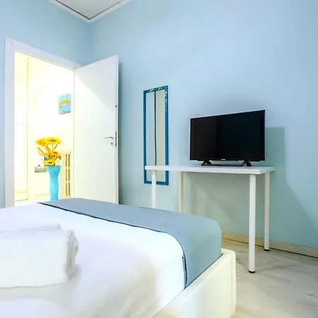 Apartment Hostly - Vittoria House - Near The Center With Private Parking Naples