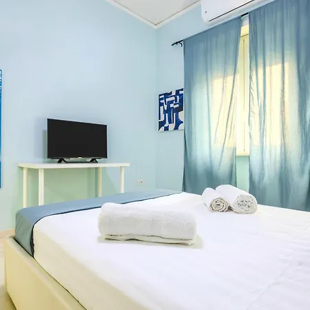 Apartment Hostly - Vittoria House - Near The Center With Private Parking
