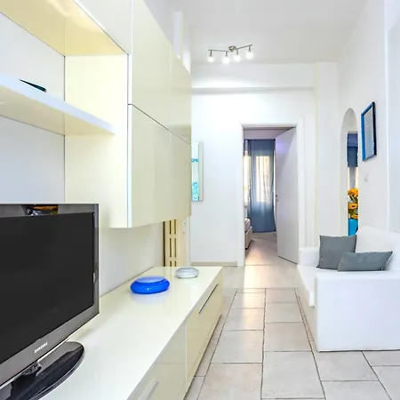 Apartment Hostly - Vittoria House - Near The Center With Private Parking